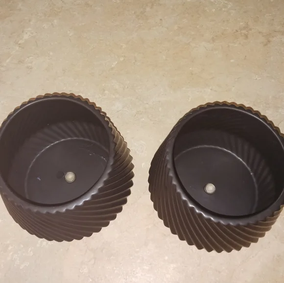 Brand New 2 Pack Matte Black Stylish Planters - Picture 5 of 9